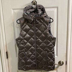 Gerry's Packable reversible down Puffer Vest hooded Medium Metallic Gray Silver